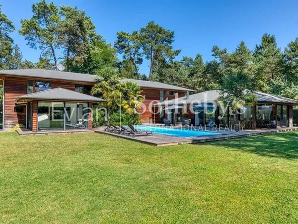 Maison 9 pièces 340 m²