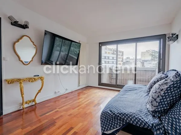 Charmant T2 avec balcon loué meublé à Romainville