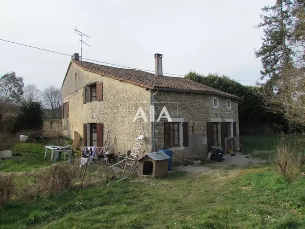 Maison de village proche de Ruffec (4km)