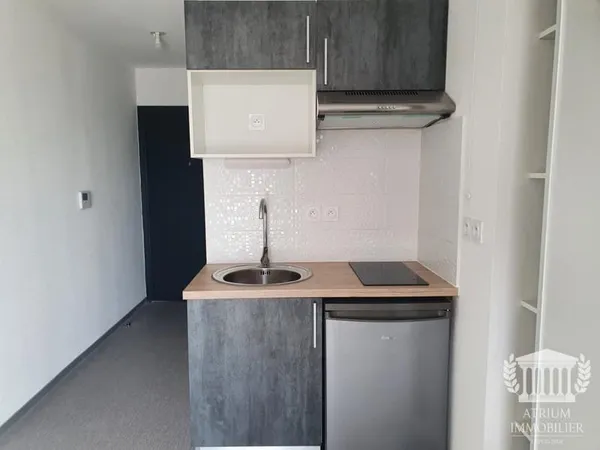 Nîmes studio avec terrasse + parking à louer