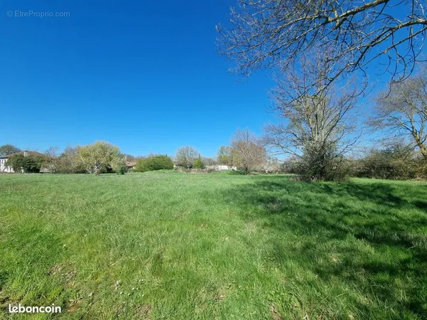 Terrain 1 400 m² Roquevaire