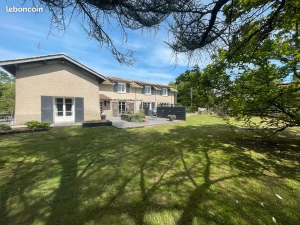 Maison rénovée 183 m² - 6 pièces - calme, sans vis-à-vis - terrain arboré 1 395 m² - à Lurcy proche 