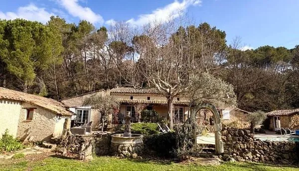 Maison 10 pièces 150 m²