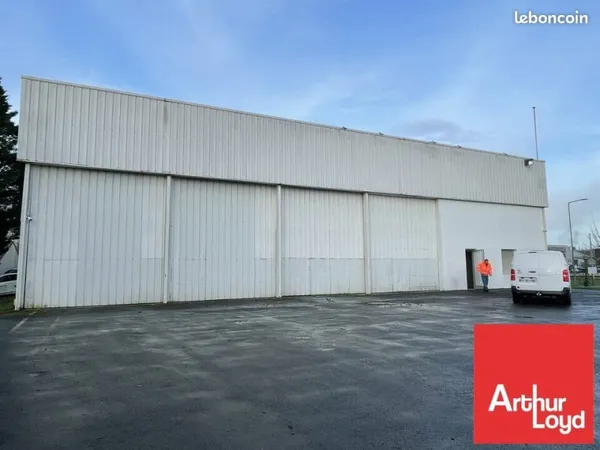LOCAL D'ACTIVITE 810 m² NIORT