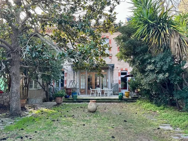HOTEL PARTICULIER - JARDIN - GARAGE