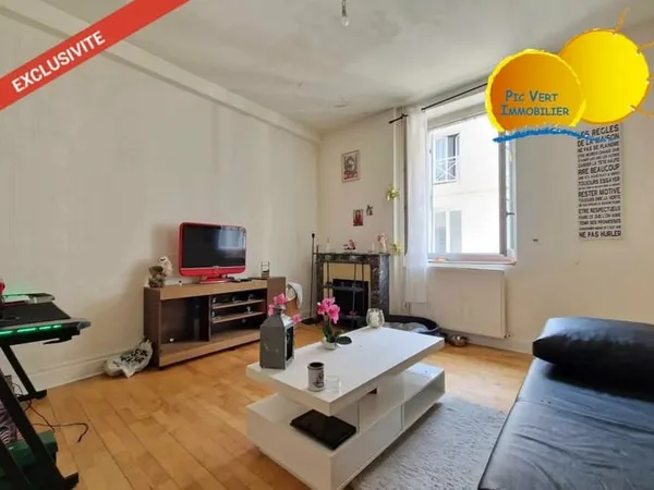Ensemble immobilier T6 libre avec commerce