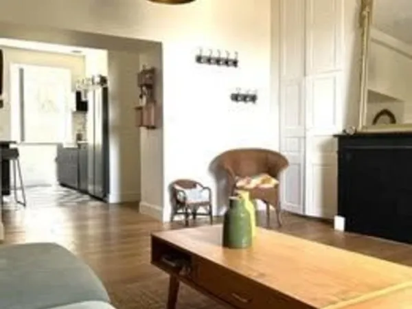 Duplex rénové au calme, 5 chambres, bureau,parking, jardin