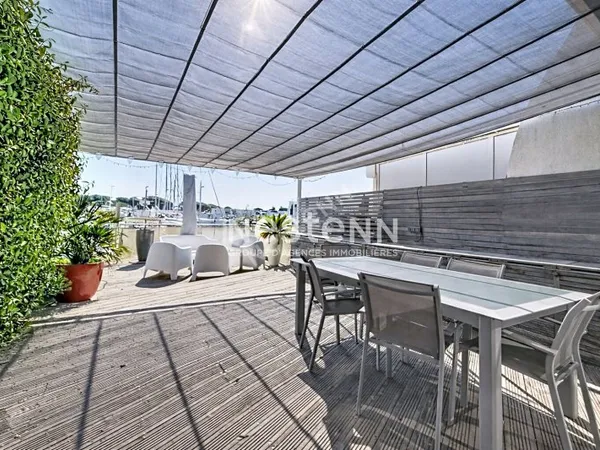 Double Marina en duplex en parfait état avec appontement XXL