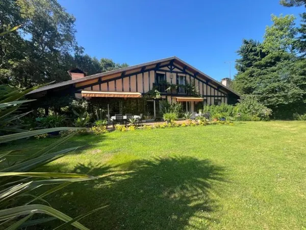 Maison 6 pièces 206 m²