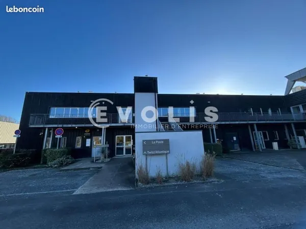 Bureau 932 m²