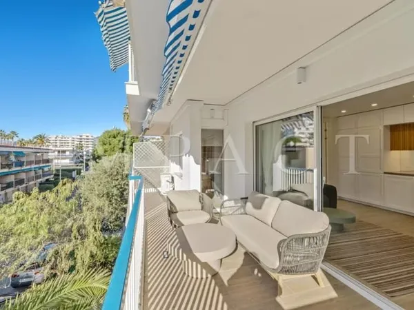 Appartement 3 pièces entièrement rénové à vendre - Cannes Palm Beach