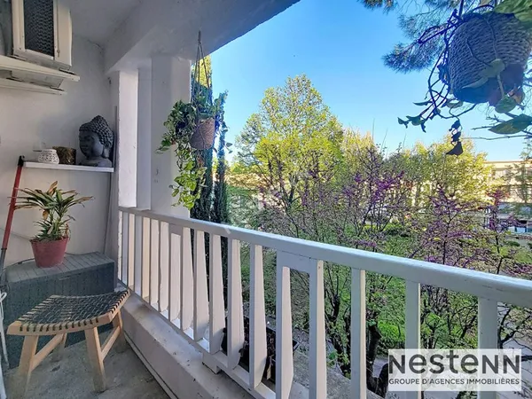 T3 rénové de 51m² traversant avec balcon et vue mer - résidence avec piscine Marseille 13012 (St Jul