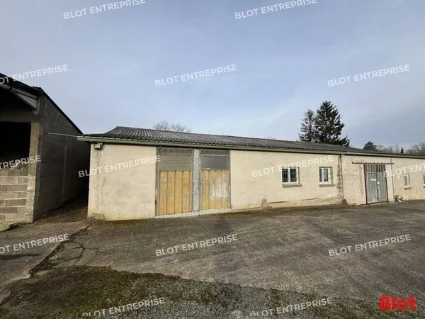 Entrepôt 210 m²