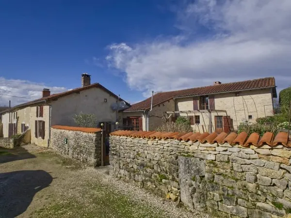 Maison de campagne spacieux, plus maison d'amis, proche de Verteuil-sur-Charente