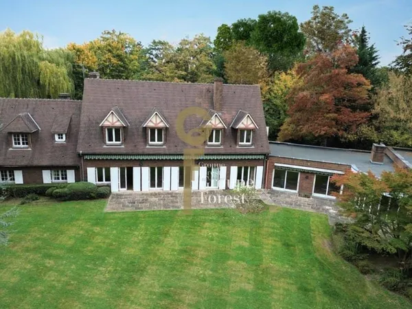 Maison 12 pièces 370 m²