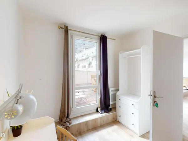 Chambre 4 pièces 96 m²