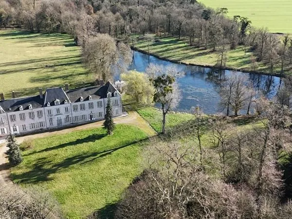 Château avec son parc de 7ha - Vallée de la Loire - Proche Orléans