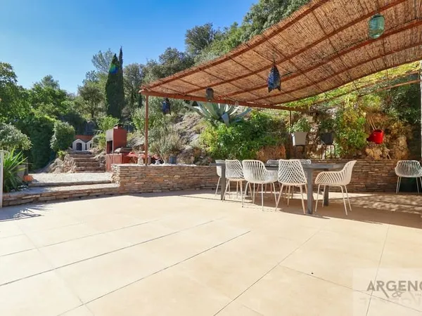 Bien immobilier de rendement Vente Saint-Guilhem-le-Désert 10p 291m² 785000€