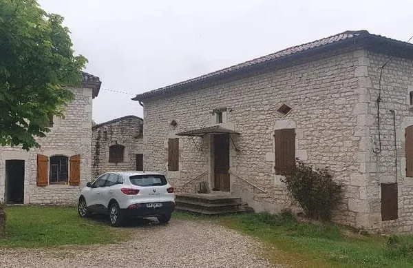 Ancien Corps de ferme Quercynois sur 1ha20 dans un site calme et dégagé