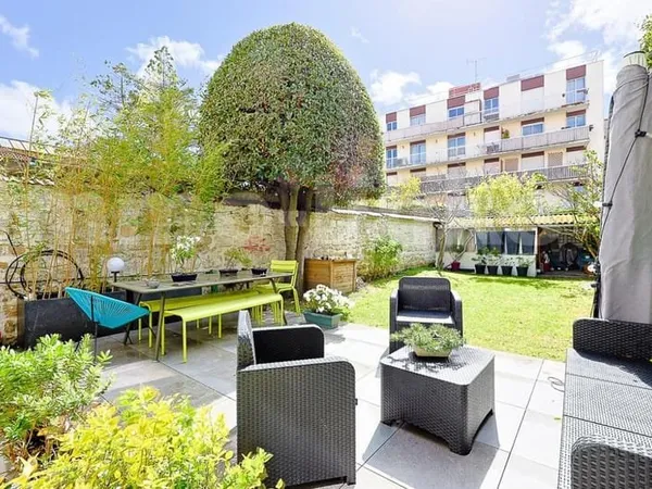 Maison contemporaine en coeur de ville, jardin, luminosité