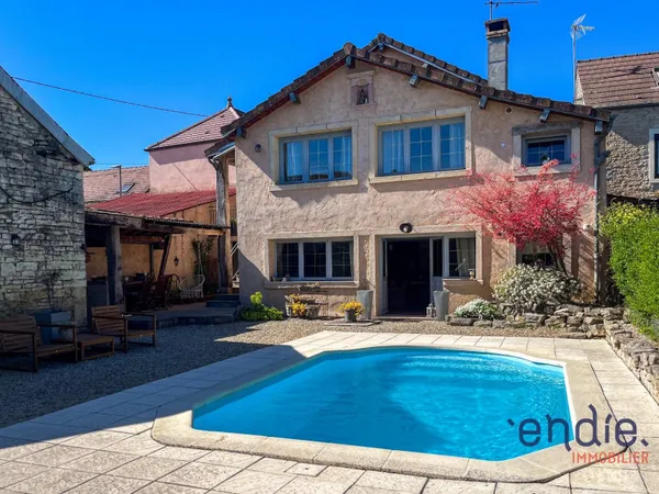 Maison de village 8 pièces 195 m²