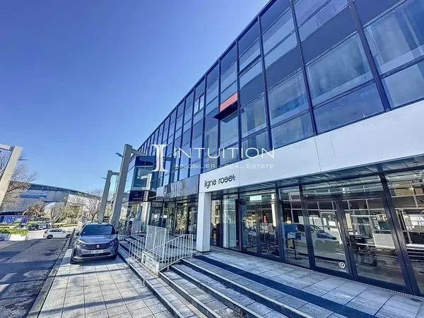 Cannes - ZI LES TOURRADES : Bureaux 1er étage 350 m²