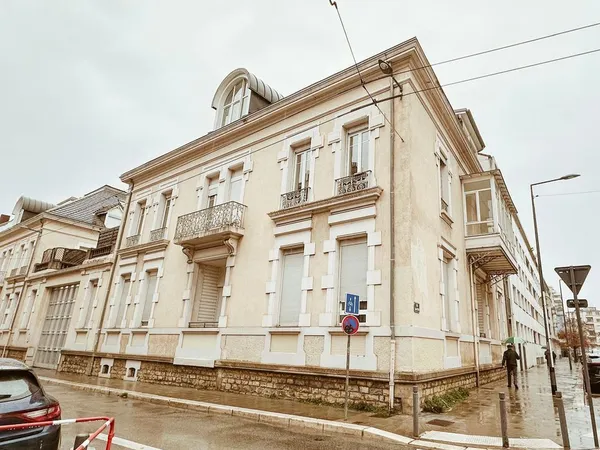 Grand appartement familial avec patio privé ? 4 chambres ?