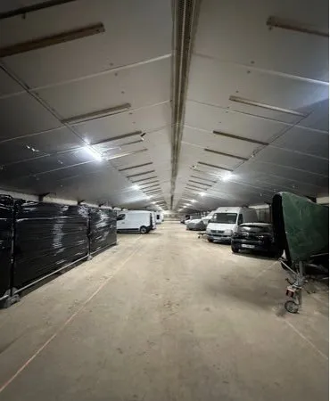 Box de stockage / hivernage / garde meuble / emplacement