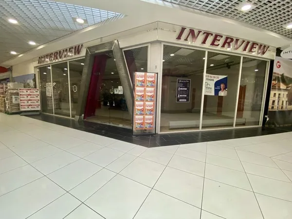Local commercial 1 pièce 84 m²