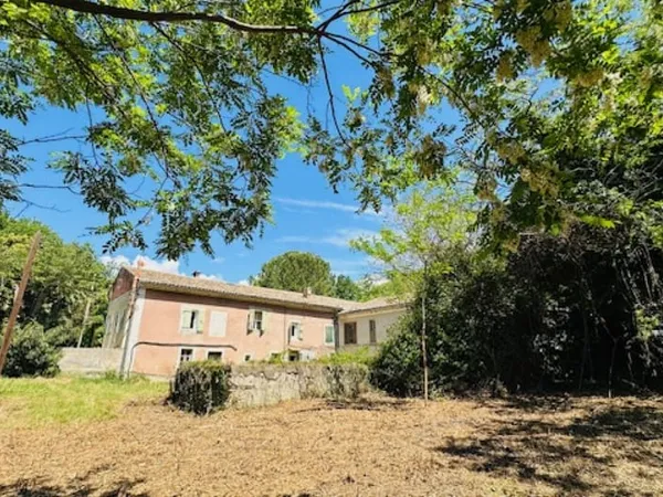 A vendre Authentique Mas Ferme du 18eme à rénover 10 pièces