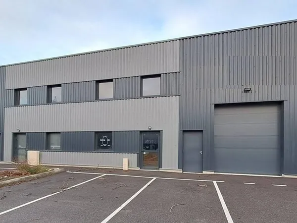 Local d'activité 143 m²