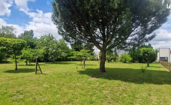 Terrain 1161 m² Les Montils