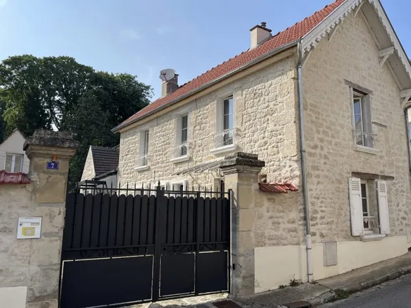 Chantilly/Vineuil St Firmin - Maison de charme avec dépendance