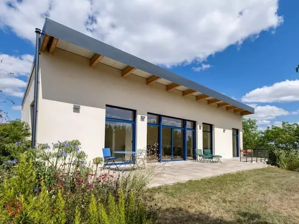 Villa récente avec superbes vues montagne