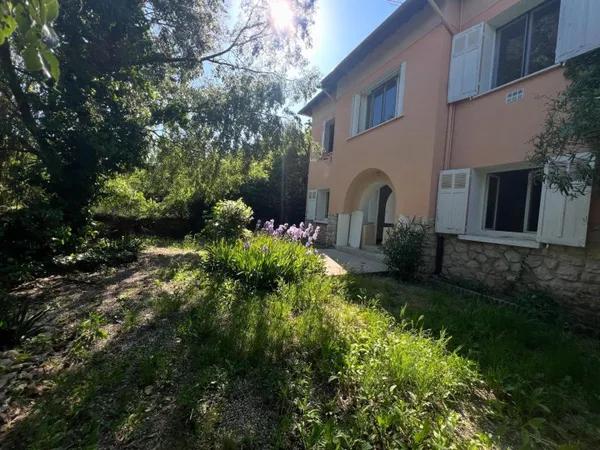 Maison en plein centre de ville avec terrain constructible