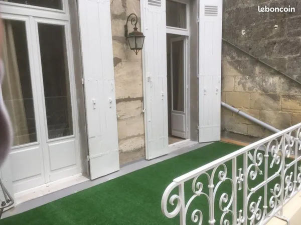 Colocation 3 chambres dans maison rénovée avec cour et terrasse proche Victoire