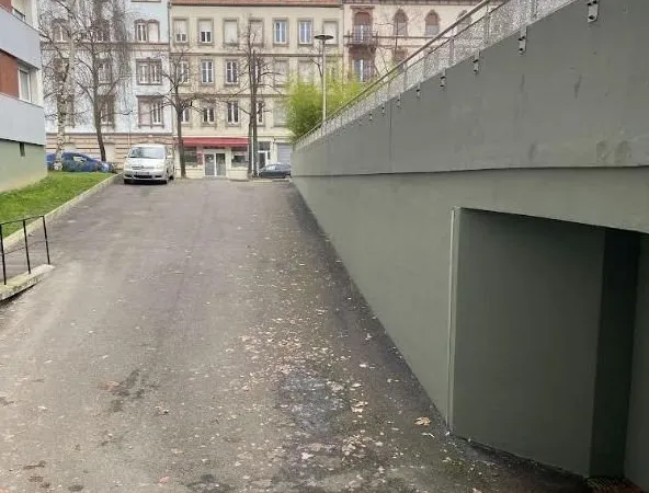 Garage fermé et sécurisé rue d'Olso à Strasbourg