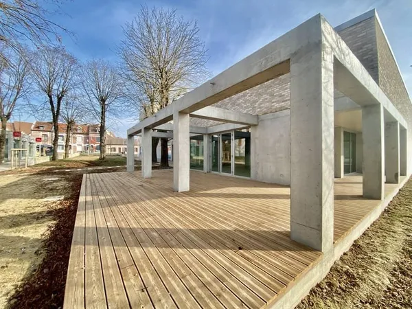 LOCAL COMMERCIAL 251m2 / TERRASSE - IDÉAL RESTAURATION - RIVERY