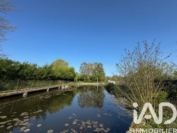 Terrain 2051 m²