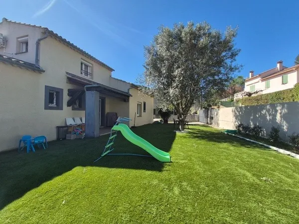 EXCLUSIVITE-SOLLIES-TOUCAS - Villa familiale avec deux logements indépendants et fort potentiel. 729