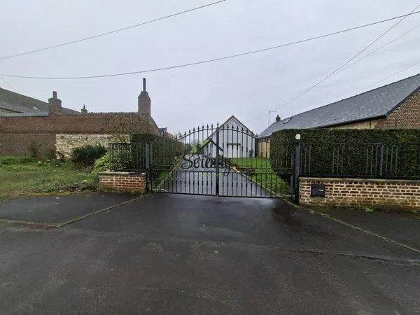 longère dans dans un village charmant