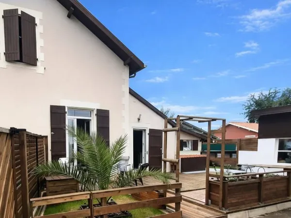 Duplex T4 rénové avec garage et extérieur Quartier prisé d