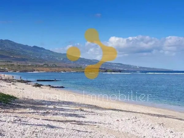 Belle opportunité pour se loger près du lagon de la Saline Les Bains.