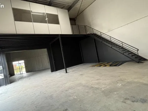 Local professionnel 281 m² - Bureaux + atelier + stockage