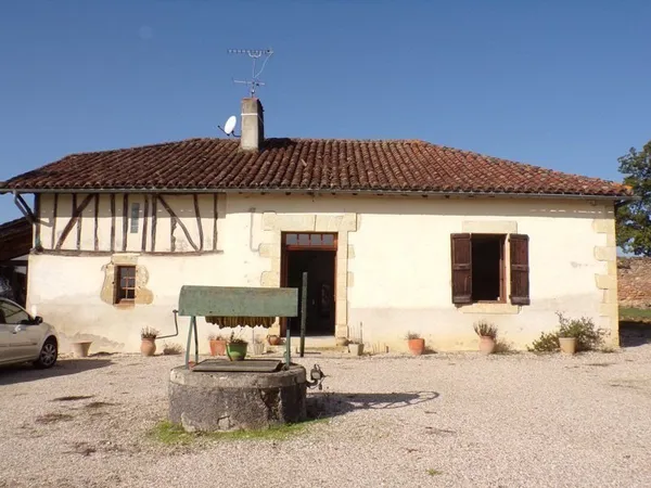 Deux maisons de campagne.
