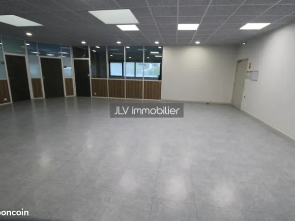 Local bureaux 192 m²