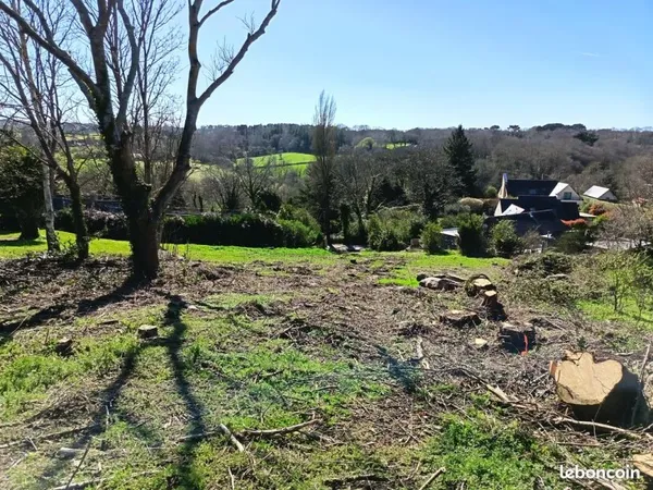 Terrain à vendre à Pleumeur-Bodou, 1383 m² dont 927 m² constructibles, à 800 m de la mer, secteur Me
