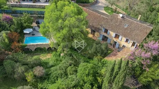 Villa 6 pièces 249 m²