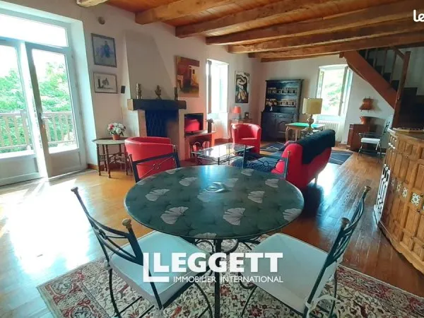 Maison 8 pièces 243 m²