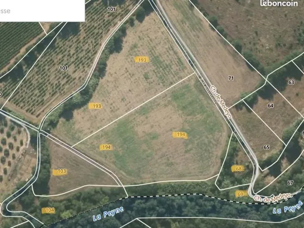 Terrain agricole en bordure de rivière